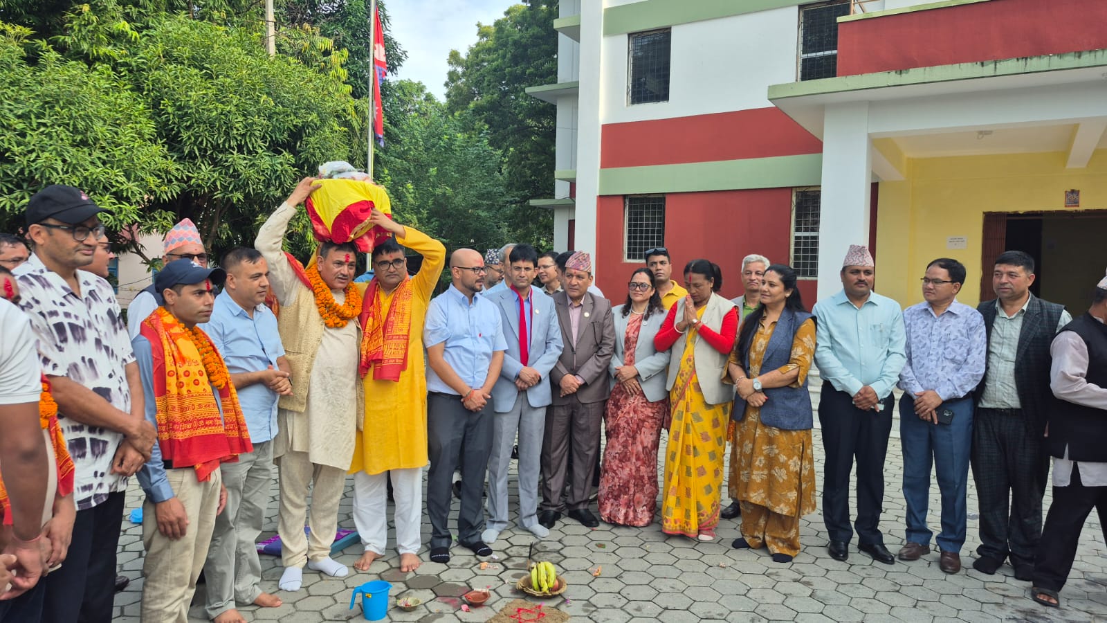 मुख्यमन्त्री खगराज भट्टद्वारा विधिपूर्वक पूजा गरी बडिमालिकाको पेटारो प्रस्थान